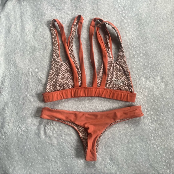 Acacia set plantation top medium and hookipa bottoms small in li hing - Picture 2 of 4